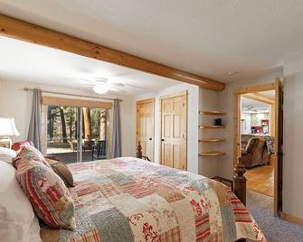 Cozy, secluded log cabin and bunk house w/ mountain views in Stevensville, MT - Victor - Habitación
