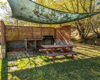 Alpine Adventure Holiday Park - Hanmer Springs - Innenhof