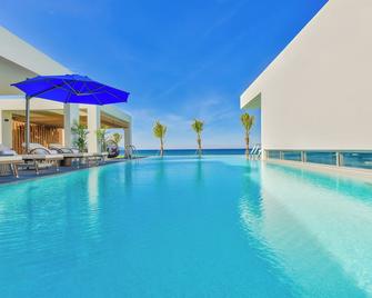 The Ocean Villa Da Nang - Da Nang - Pool