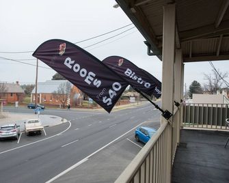 Riverina Hotel - Holbrook - Outdoor view