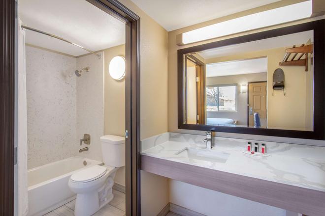 Days Inn By Wyndham Merced Yosemite Area 3 926 7