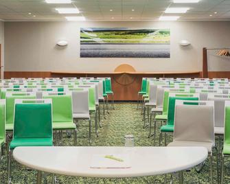 ibis Styles Marseille Provence Aéroport - Vitrolles - Gebouw