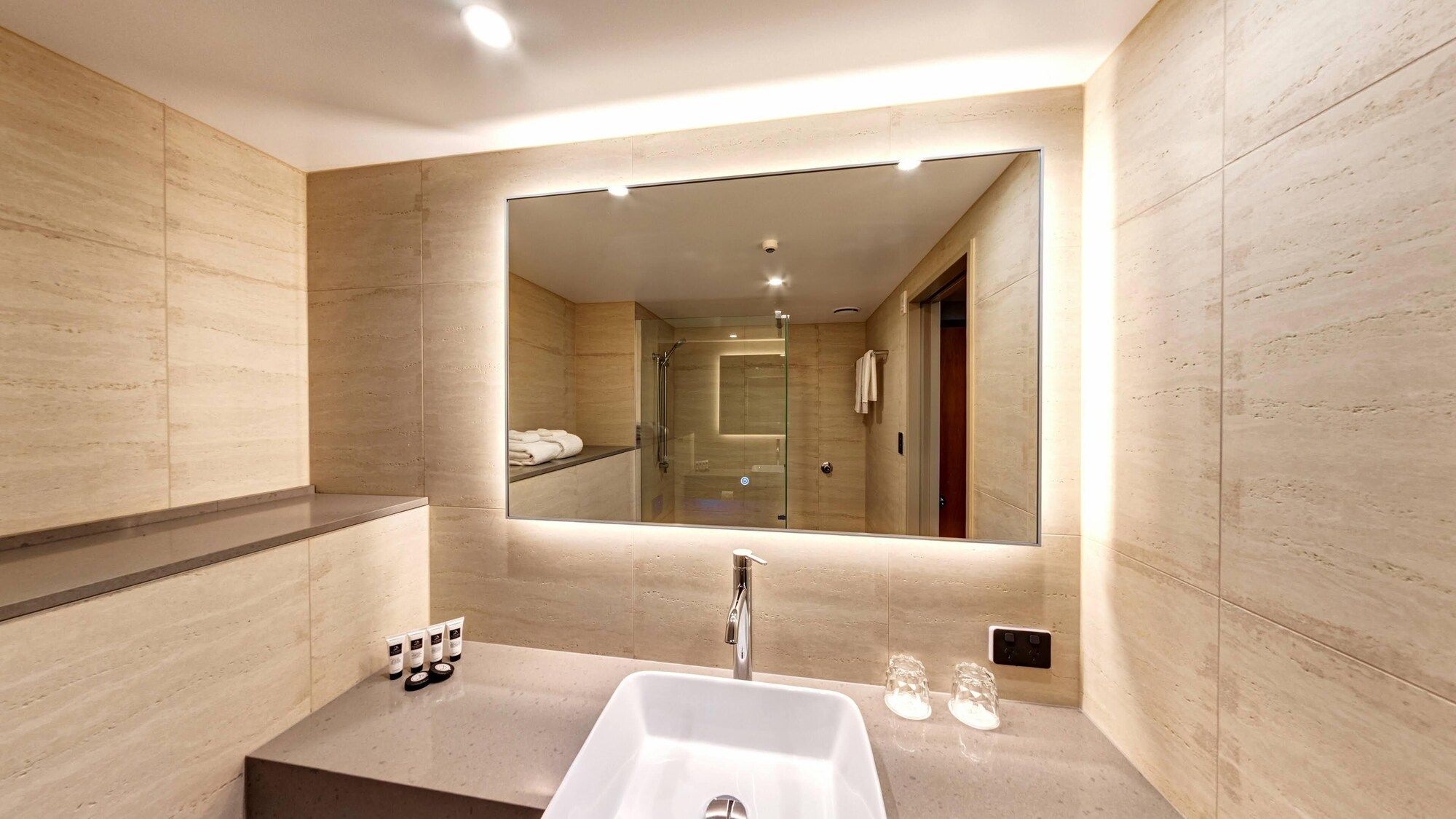 Distinction Luxmore Hotel - טה אנאו - חדר רחצה