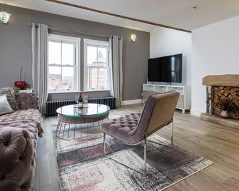 The Penthouse, Opposite Sale Metrolink, Includes Free Parking - Sale - Living room
