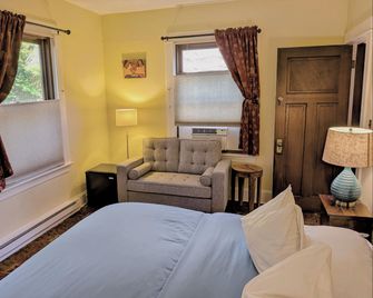 Bluebird Guesthouse - Portland