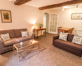 Dollar Ward House Basement - Cirencester - Living room