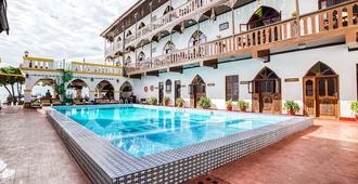滕博別墅酒店公寓 - 桑吉巴城 - 桑給巴爾 - 游泳池