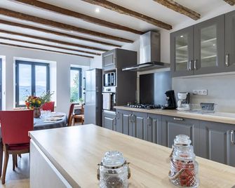 Terre d'Emeraude - Charmante maison avec sauna - Lons-le-Saunier - Cuisine