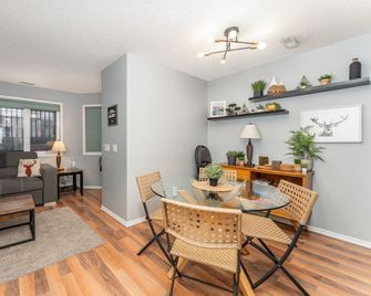 The Norquay, Pet-Friendly 2 Bed with Mtn View - Canmore