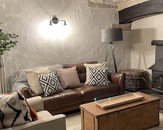 Stunning Canal Side Listed Cottage in the heart of Llangollen - Llangollen - Sala de estar