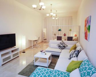OYO 755 Home Sobha Greens - Dubai - Living room
