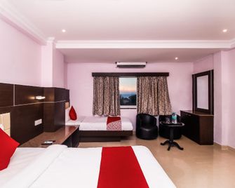 OYO 5618 Hotel Udhayam International - Tiruchchendur - Bedroom