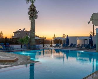 Villa Marie Kelly - Gouves - Piscine