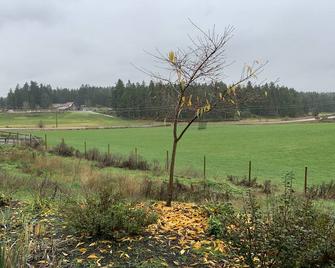 Peaceful, Quiet, Quality Apartment on a recently built acreage - Duncan - Golf course