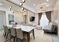 Apartment Medan Podomoro City Deli By Ols Studio - Medan - Dining room