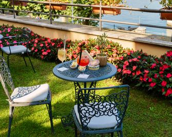 Hotel Residence La Luna Nel Porto - Stresa - Patio