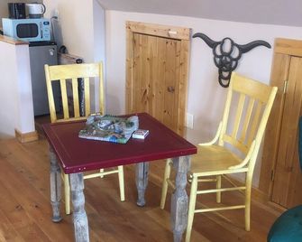 The Jailhouse Loft-brSki/bike/fish studio 2 blocks from historic Philipsburg - Philipsburg - Comedor