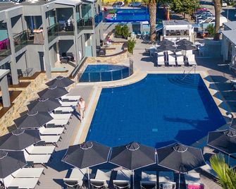 Dionysos Hotel & Suites - Kassandreia - Pool