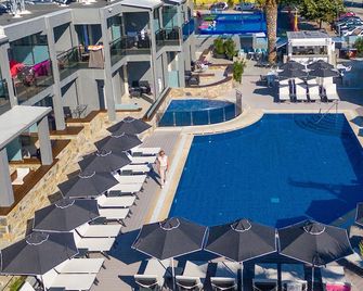 Dionysos Hotel & Suites - Kassandreia - Pool