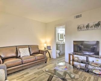 Quiet Pinehurst Condo with Patio on Golf Course! - Pinehurst - Sala de estar