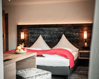 هوتل تراديتسيو - ميتيلبرغ - غرفة نوم