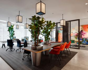 citizenM Schiphol Airport - Schiphol - חדר אוכל