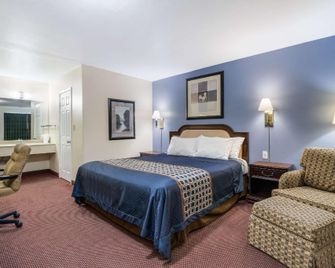 Rodeway Inn and Suites Blythe I-10 - Blythe - Slaapkamer