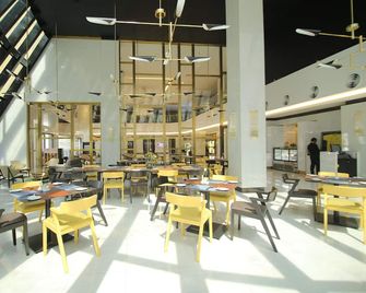 Grand Darulmakmur Hotel Kuantan - Kuantan - Restaurant