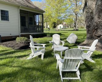 Chesapeake Eastern Shore, Chestertown MD, waterfront with shared pool and dock. - Chestertown - Patio