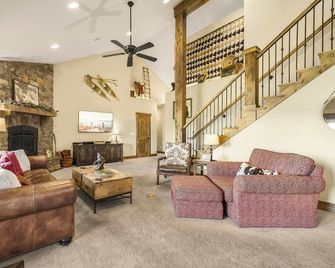 Teton Homestead: Rivendell Mtn House (Ski + Parks) - Victor - Huiskamer