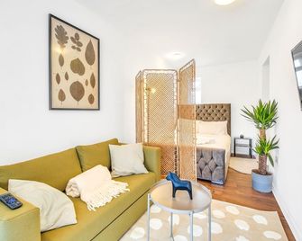 6 Self Contained Flats- Free Parking, Pets, Tube - Finchley - Living room