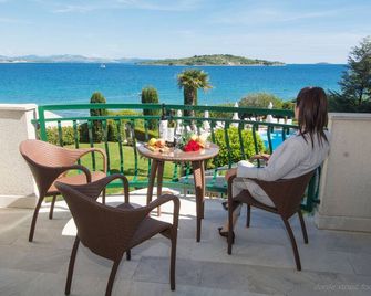 Hotel Villa Radin - וודיצה - מרפסת