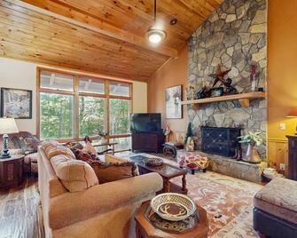 Tuscan Rooster - Helen - Living room