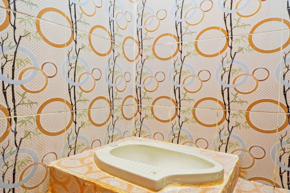 Hotel O Wisma Dua Putra Syariah - Majalengka - Baño