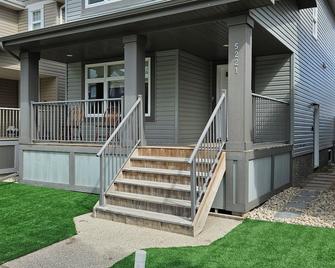Comfy Home in Harbour Landing - Regina - Regina - Building