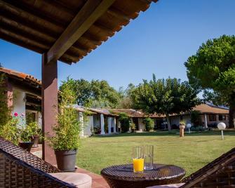 Hotel Mas Des Barres - Saintes-Maries-de-la-Mer - Patio