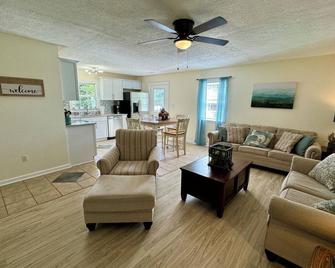 Lake living has never been easier! Enjoy your time at Rough River Lake. - Falls of Rough - Sala de estar