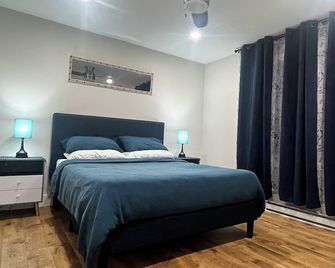 City Center Modern Apartment - Charlottetown - Bedroom