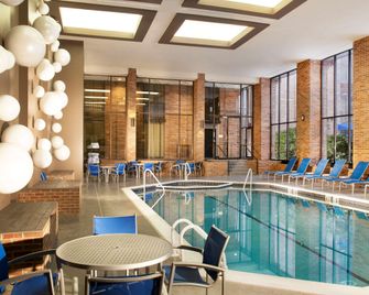 Hilton Parsippany - Parsippany - Zwembad