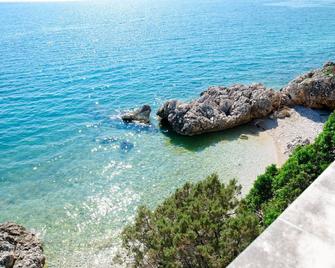 Beachfront Villa Shades Of Summer - Podaca - Plaża