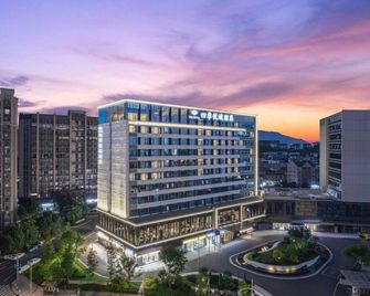 Fuzhou Four Seasons Yuecheng Hot Spring Hotel - 福州 - 建築