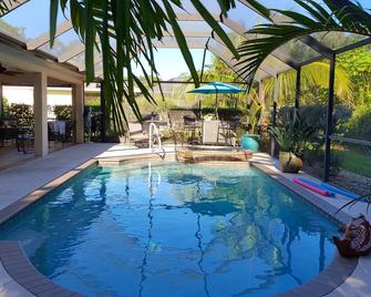Wonderful Home with HEATED Spa and Pool in quiet neighborhood - Port Charlotte - Pool