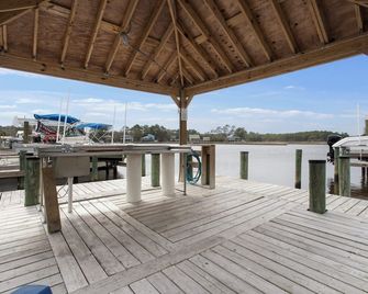 Harbor Landing in Ocean Springs. Waterfront. Pool and Boat Slip! - Ocean Springs - Balcon