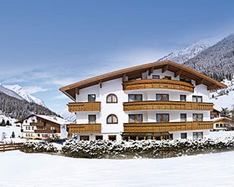 Hotel Garni Romantika - St. Leonhard im Pitztal - Building