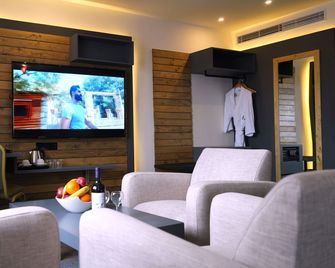 Aitch Boutique Hotel - An Lih Hotel - Madaba