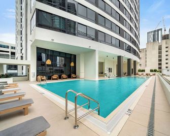 District 225 - Miami - Pool