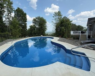 Modern Mountain Retreat With Pool - Horseheads - Pool
