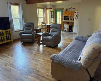 Crater Lake cabin destination with a view. - Prospect - Sala de estar