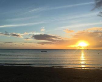 ريزيدونس مارينا بيتش - نوميا - شاطئ