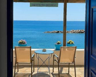 Ikaria Therma Blue - Agios Kirykos - Balkon